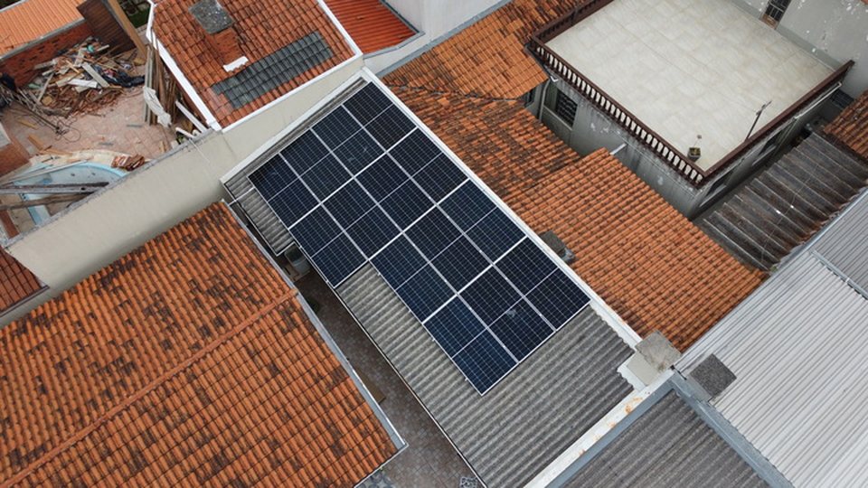 Sistema de energia solar residencial no Bacacheri em Curitiba