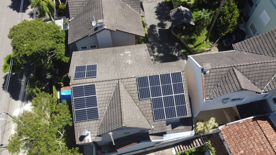 Sistema residencial de energia solar no Bom Retiro em Curitiba