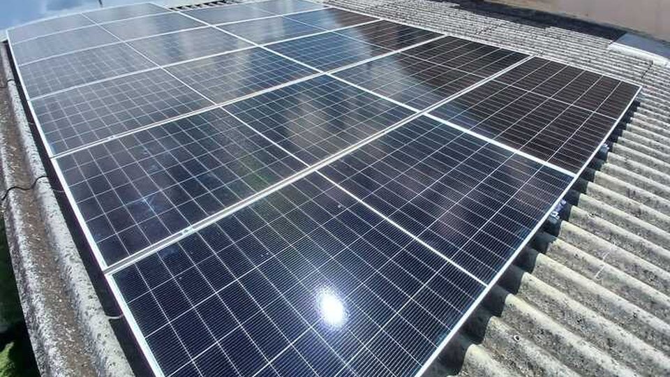 Instalação de painéis solares em residência no Cajuru em Curitiba
