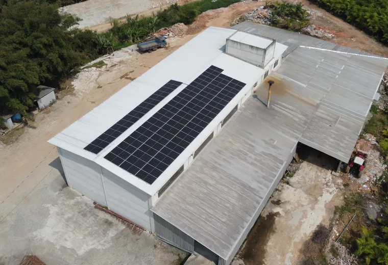 Sistema de energia solar instalado na Voigt Alimentos em Joinville