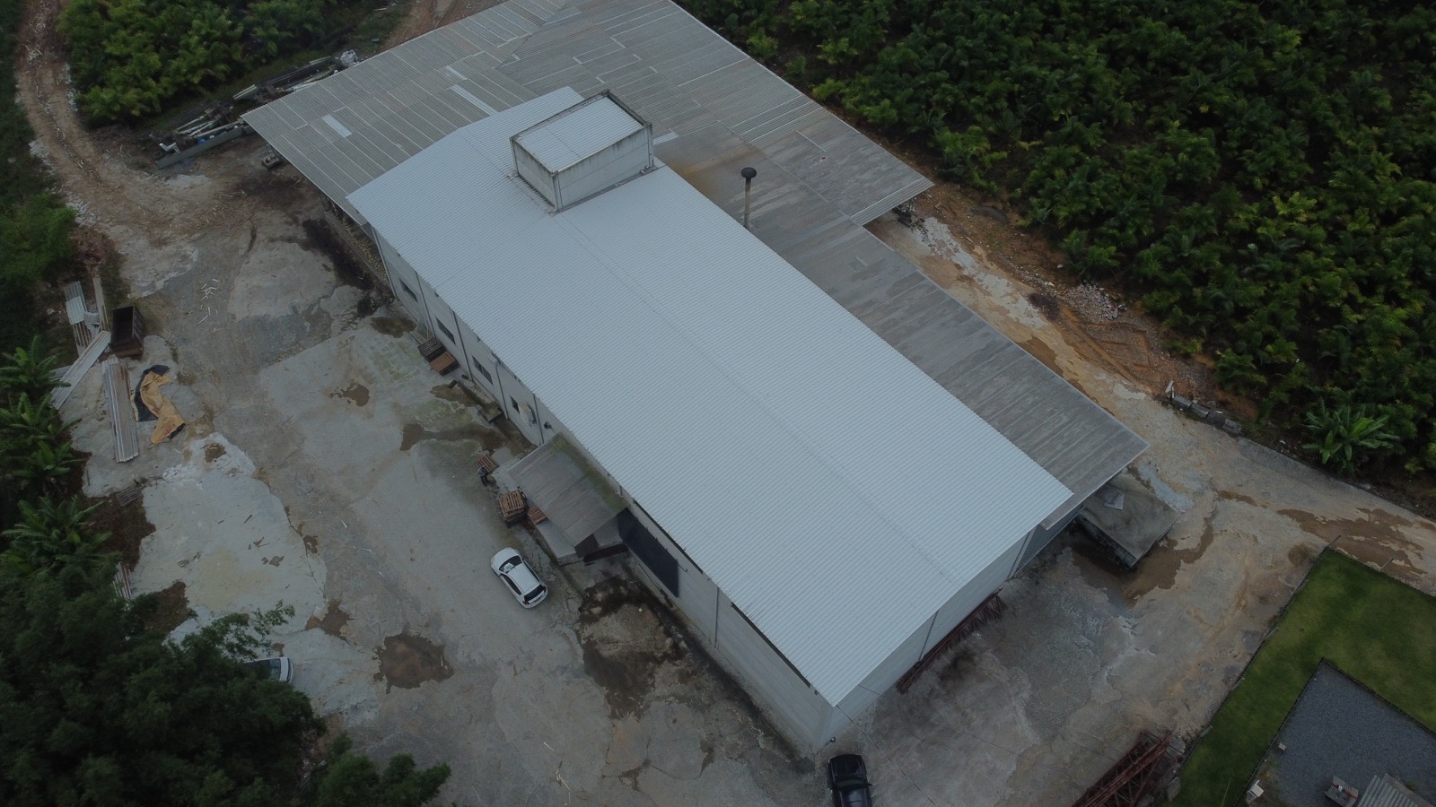 Cobertura industrial da Voigt Alimentos antes da instalação do sistema solar