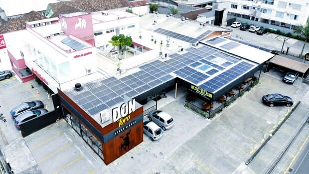 Sistema de energia solar do cliente Don Toro em América, Joinville