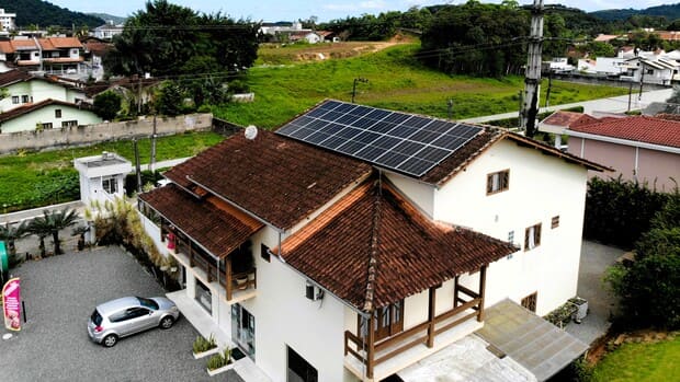 Sistema de energia solar do cliente Floricultura Rosane em Costa e Silva, Joinville